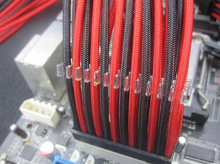 Гребни для разделения кабелей в серверной